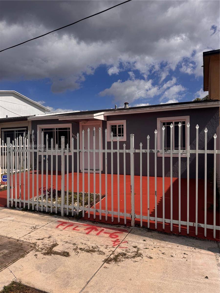 Excelent investment opportunity or first time buyers in Miami Gardens.