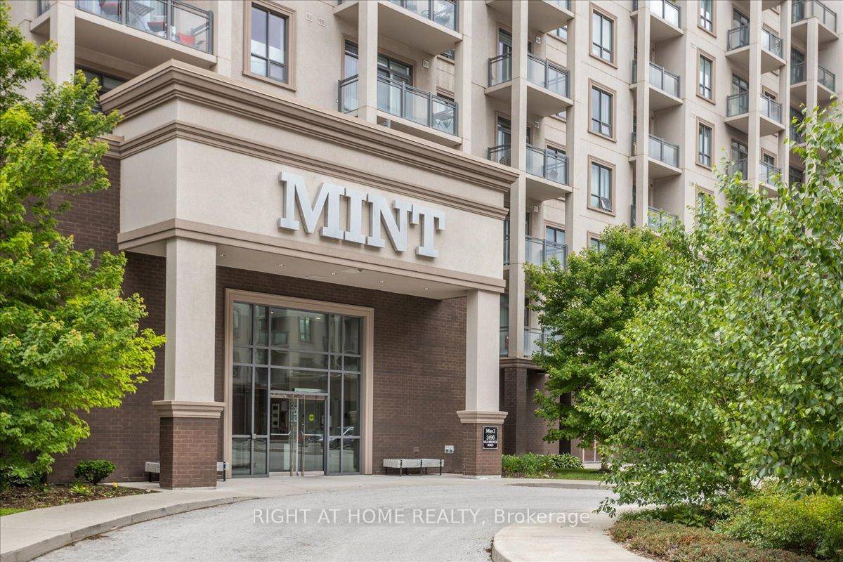 This 1 bedroom condo features a 260 square foot private terrace, offering a spacious outdoor lounging space that is rare for a condo.