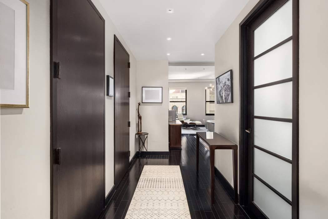 PRISTINE CONDITION SUN FILLED RESIDENCE WITH HIGH CEILINGS UPGRADED 1 BEDROOM DEN 2 FULL BATHS 1, 204 SQ FT Residence 1814 offers a bright, expansive layout with soaring ceilings and ...