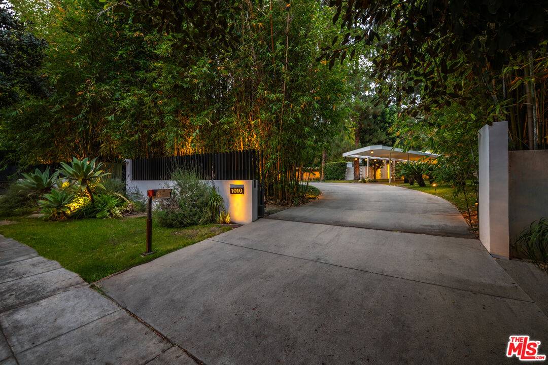 1010  N Rexford Dr 7BR Beverly Hills Post Office | B.H.P.O. La