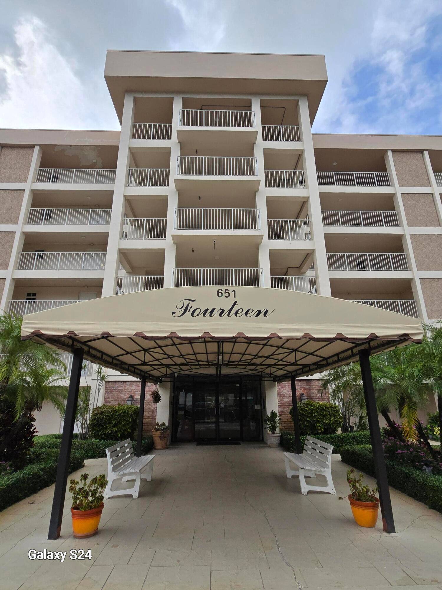 FULLY FURNISHED, TWO BEDROOM, TWO BATH CONDO OVERLOOKING THE PALM GOLF COURSE, STAINLESS APPLIANCES, GRANITE COUNTERS IN KITCHEN, NEW DISHWASHER, NEW GARBAGE DISPOSAL, NEW AC AND HOT WATER HEATER, SCREENS ...