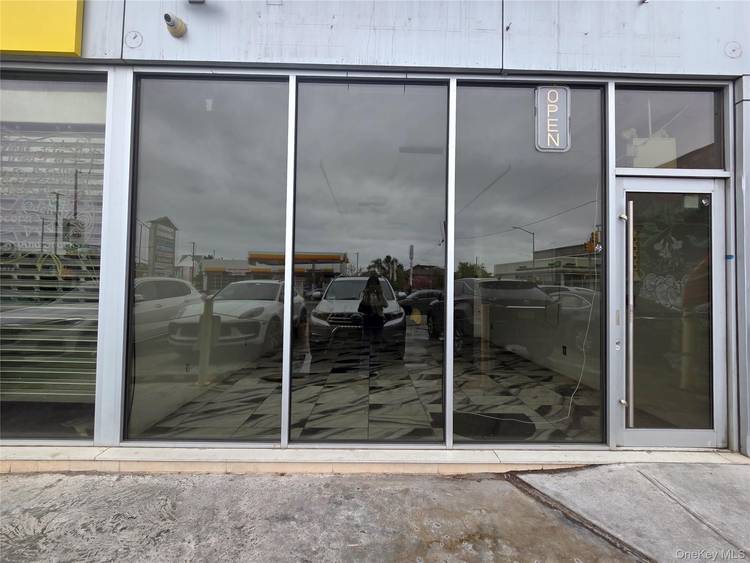 First half year half the rent 6079 Month Retail Space for Lease Prime Elmhurst Location Position your business in one of Elmhurst s busiest commercial corridors.