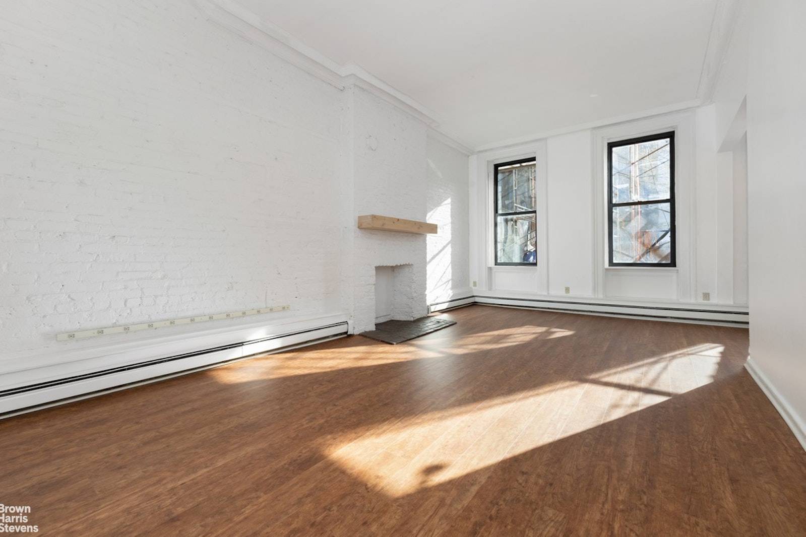No additional building fees, immediate move in and only one short flight up !