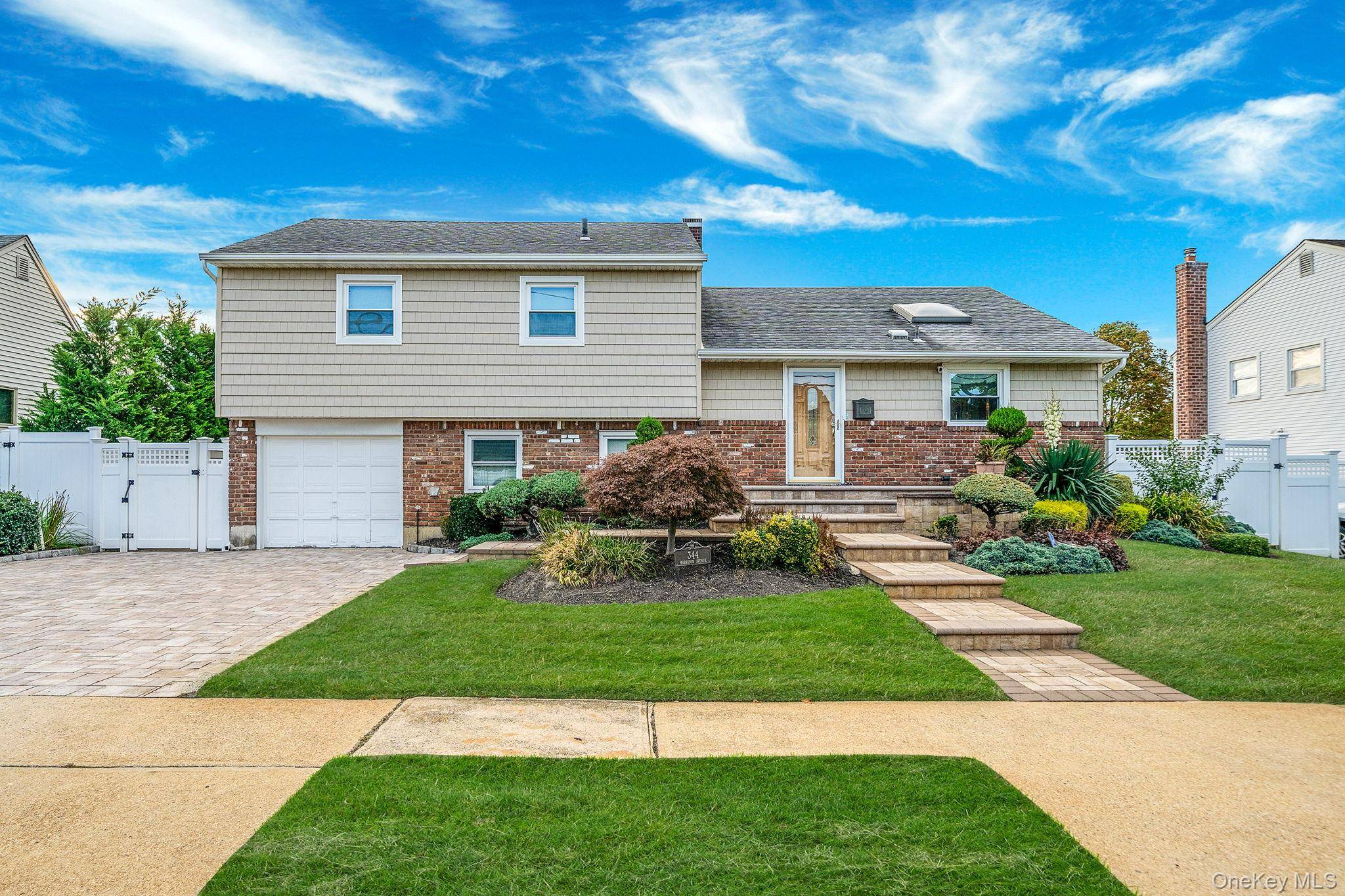 Massapequa Living at Its Finest !