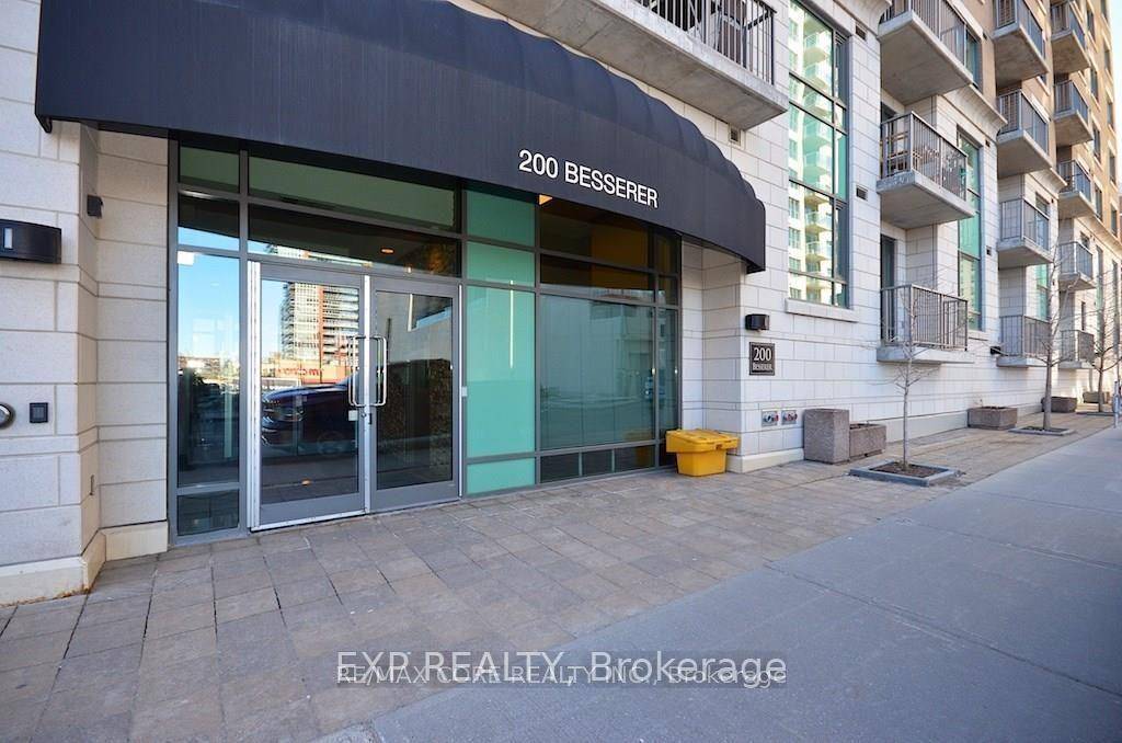 Beautiful All Inclusive Luxury 1 Den condo in the Heart of the Capital.