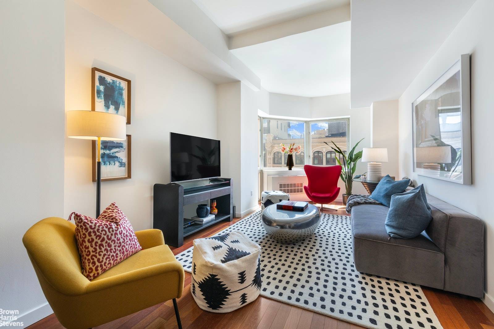 Nestled in between Park Avenue South and Lexington, this spacious three bedroom, three bathroom condominium at Crossing 23rd is Gramercy's hidden gem.