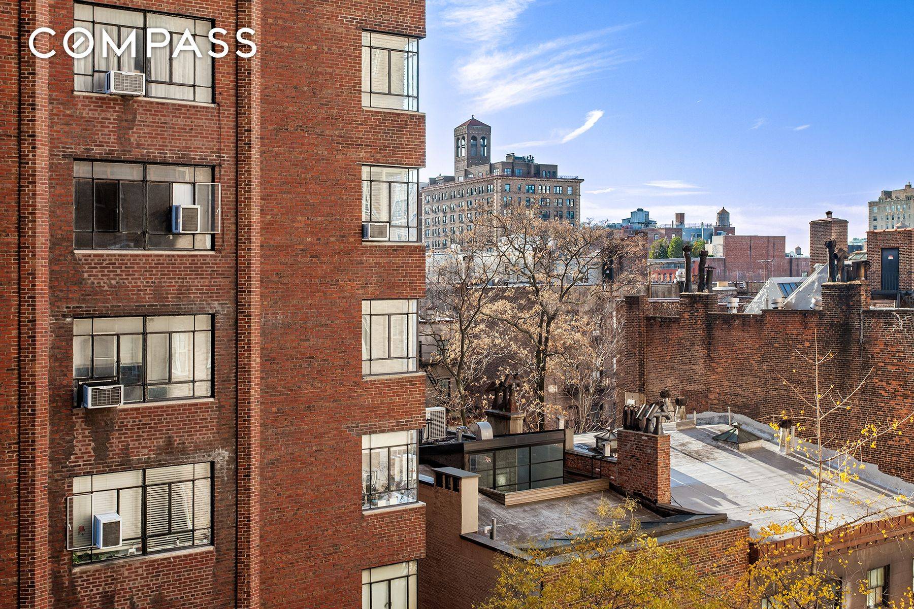 Residence 810 is a beautiful, spacious studio apartment awaiting you at the elegant prewar 24 Fifth Avenue in prime Greenwich Village.