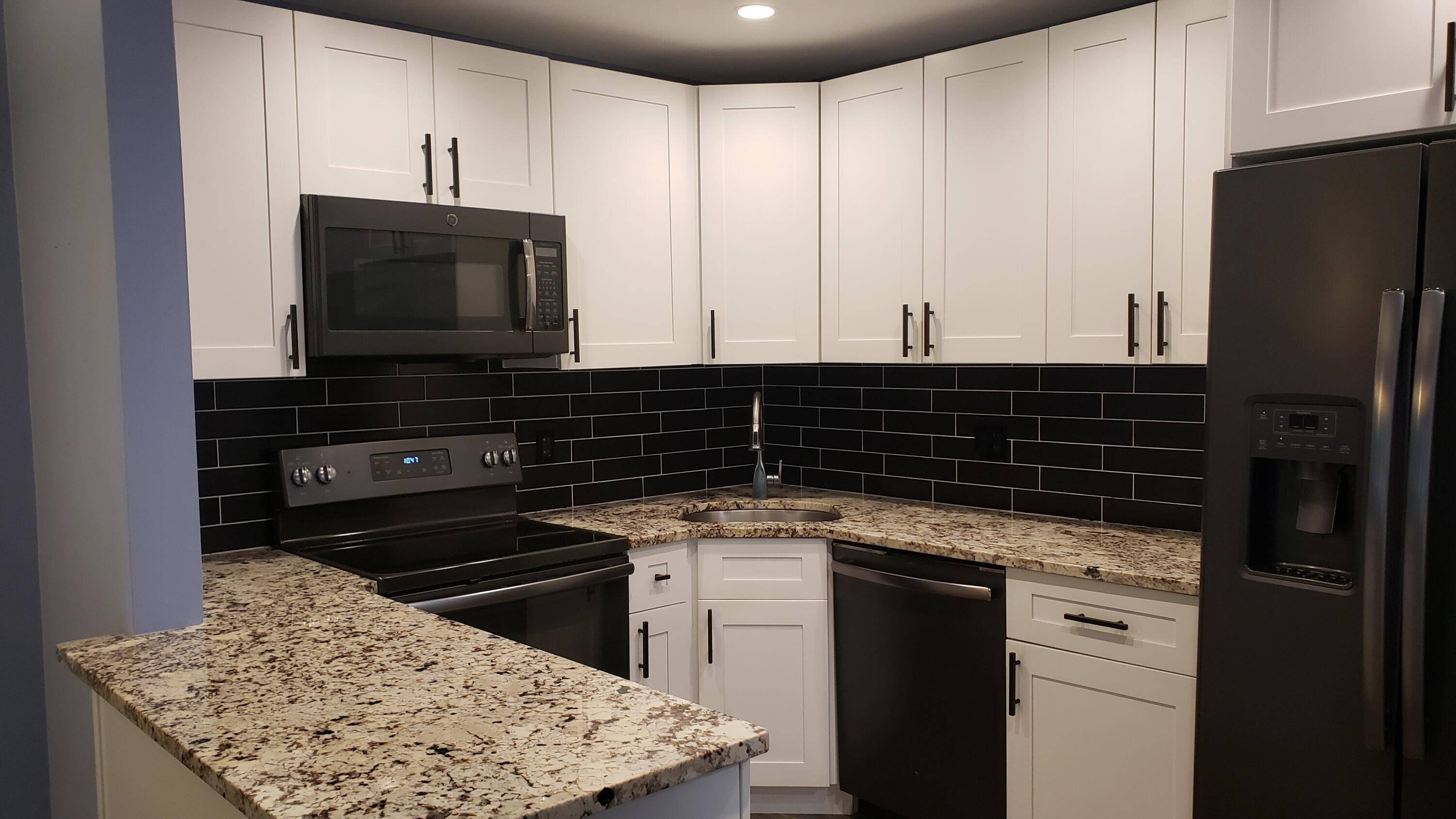 Stunning, updated 2 bedroom, 2 bathroom condo, tastefully designed, kitchen is a chef's dream w stainless steel appliances, granite countertops, updated cabinetry, Both bathrooms have been beautifully updated, adding a ...