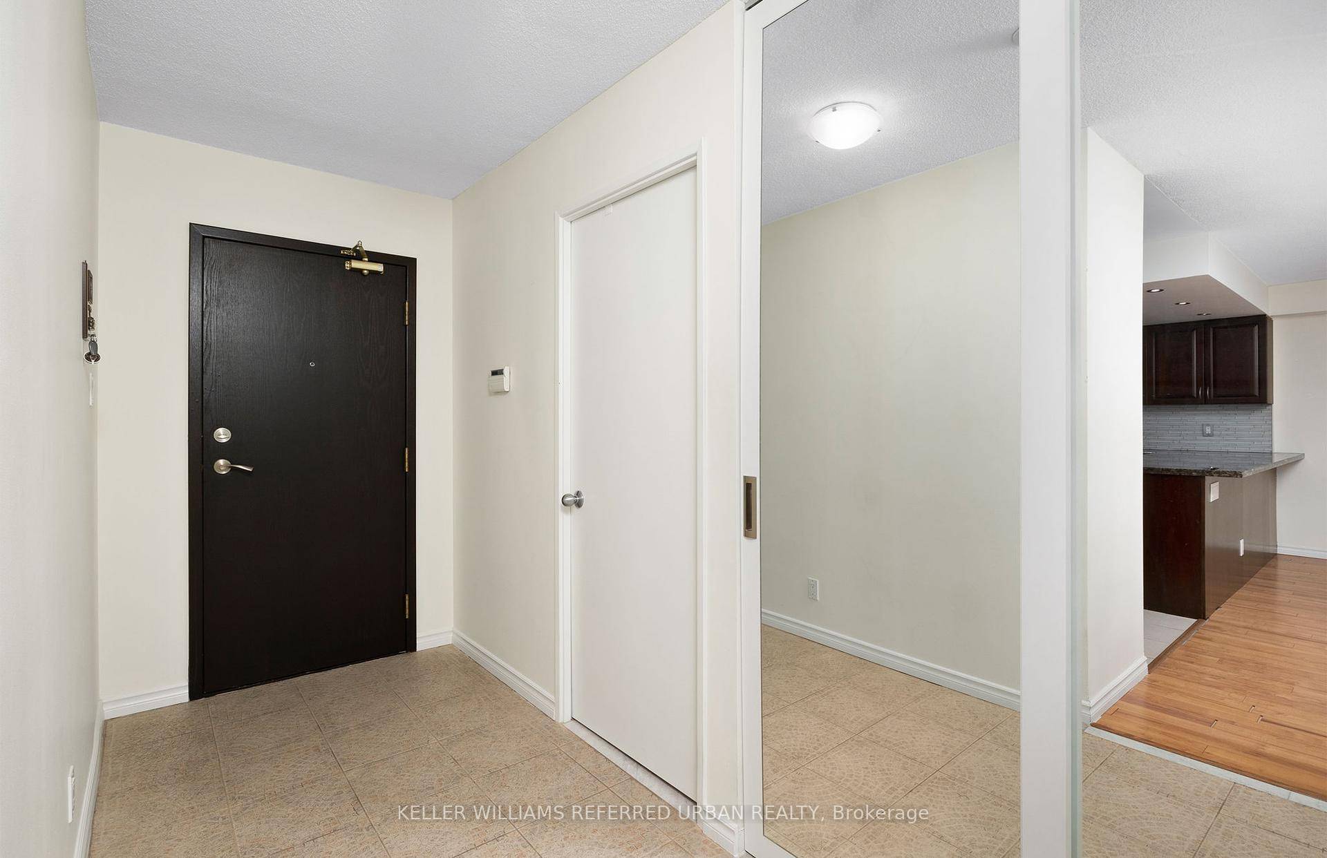 Well Managed Luxury Complex, All Inclusive 2 Parking spots, Upscale Suite, Dream Kitchen, Entertain In Style, Convert Large Den To3rd Bedroom, Modern Bathrooms, Nearby Bike amp ; Nature Trail, Golf ...