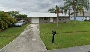 This house has 3 bedrooms, 2 baths, The mast bedroom is spacious, fitting a king size bed with room to spare !