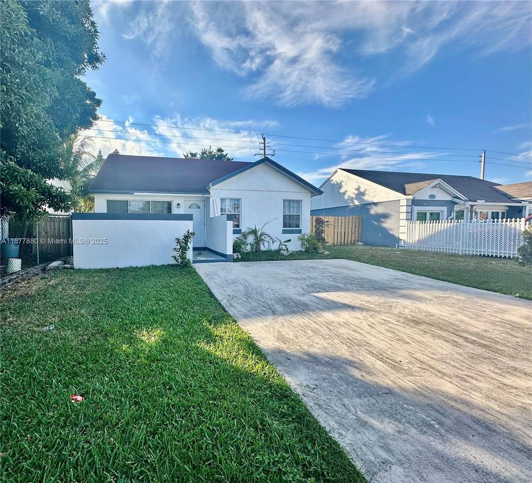 Price to Sell ! NO HOA ! Welcome home to this charming single family residence featuring 2 spacious bedrooms and 2 updated bathrooms.