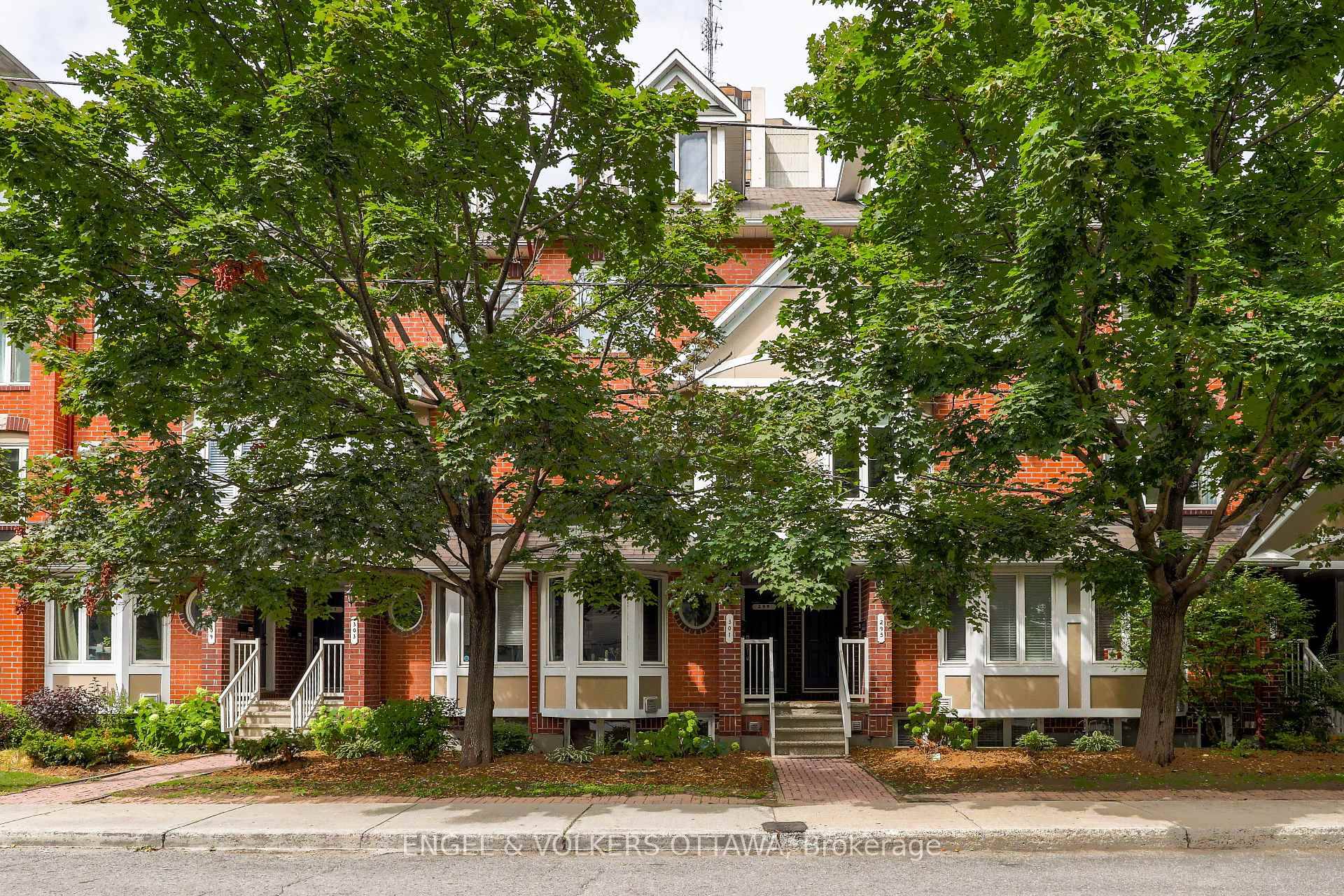 Spacious 2 bed, 2 bath condo with over 1, 200 sq.