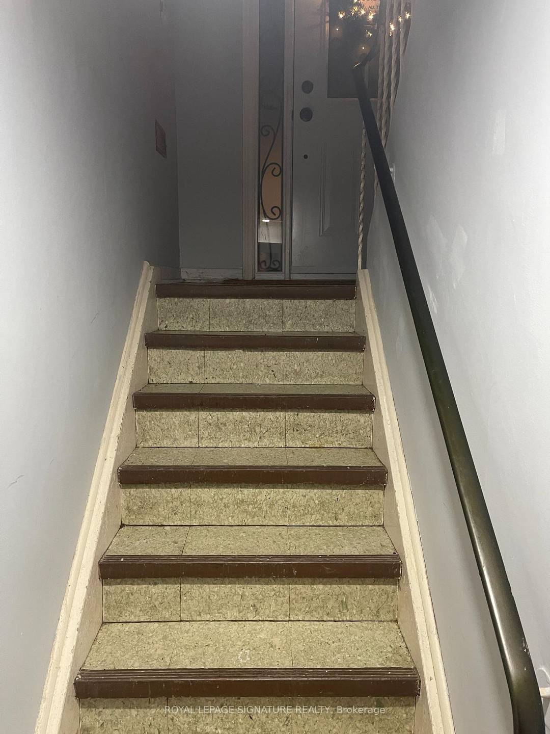 Spacious basement This well maintained suite offers 2 Bedroom with comfortable living space, 1 Full Bathroom, 1 Kitchen with functional layout, Private basement unit, Utilities 1 3 of total Monthly ...