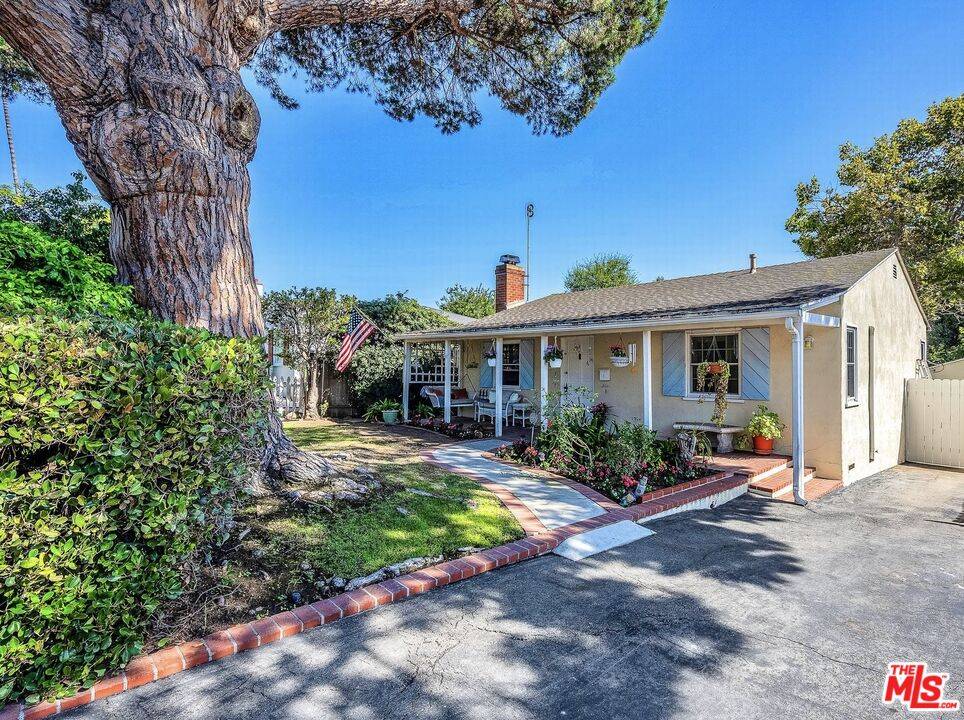 3300 Greenfield Ave 2BR La