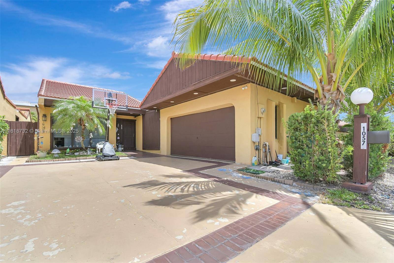 Beautifully updated 3BR 2BA home with additional den office in the guard gated Sky Lakes Villas, within the sought after California Club community.
