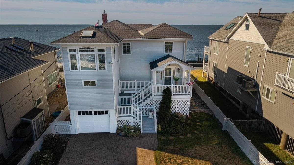 Direct Waterfront Paradise !