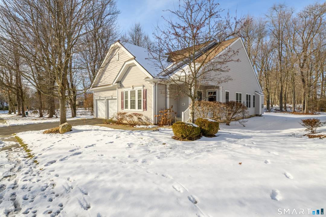 Welcome to this 2080 sq ft Redbridge style ranch in the highly sought after Oxford Greens community.