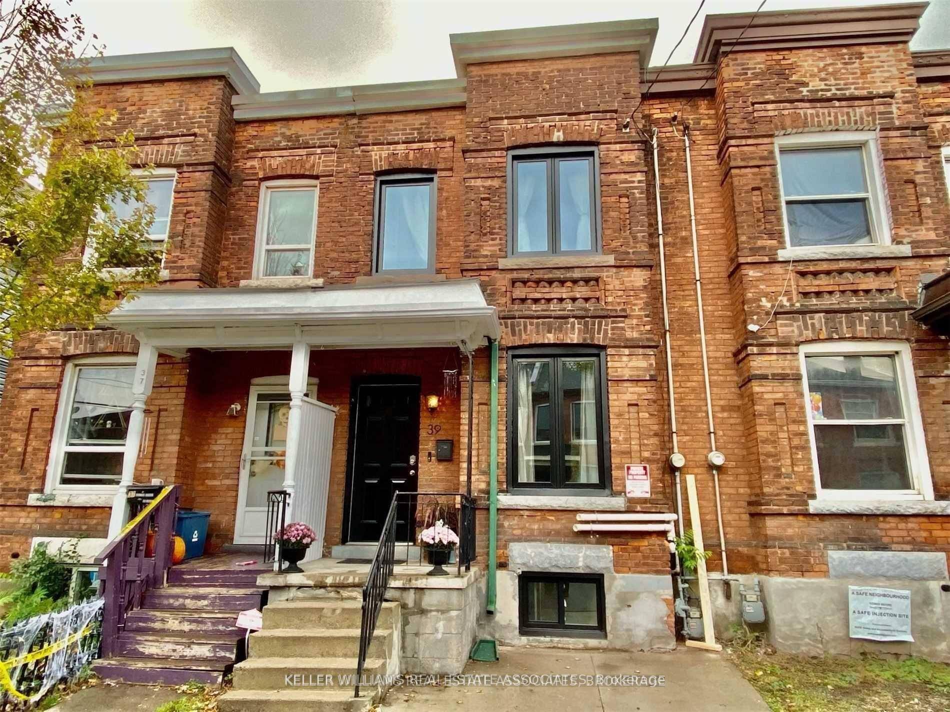 Beautiful 2 Storey, 3 1 Br Townhouse For Lease In The Desirable Community Of Gibson.