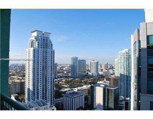 LARGE 2 BED DEN ON 41TH FLOOR.