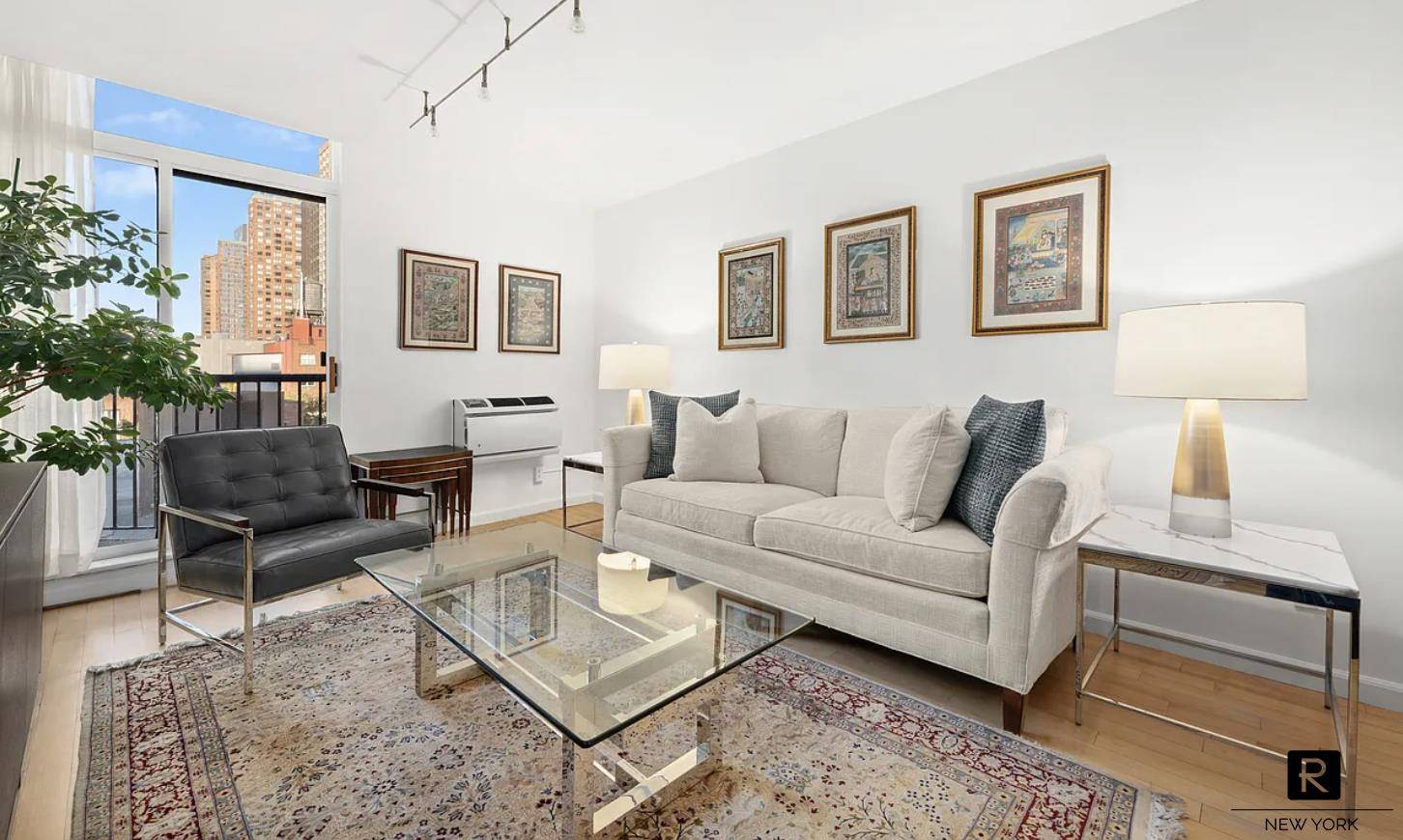 Welcome to this stunning mint condition triplex penthouse !