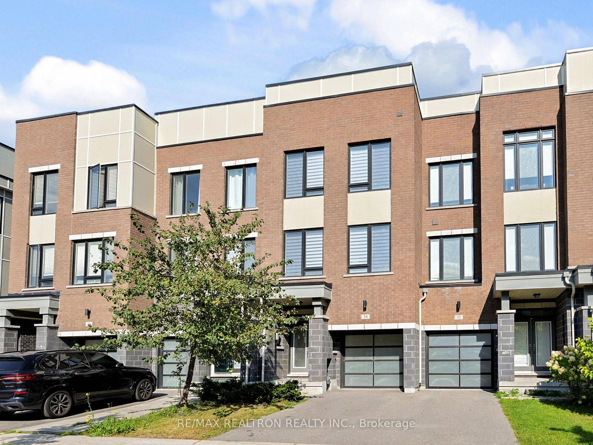 Turn Key 3 Bedroom Townhouse in Prime Vaughan Location Welcome to this beautiful 3 bedroom, 4 bathroom townhouse in the heart of Vaughan.