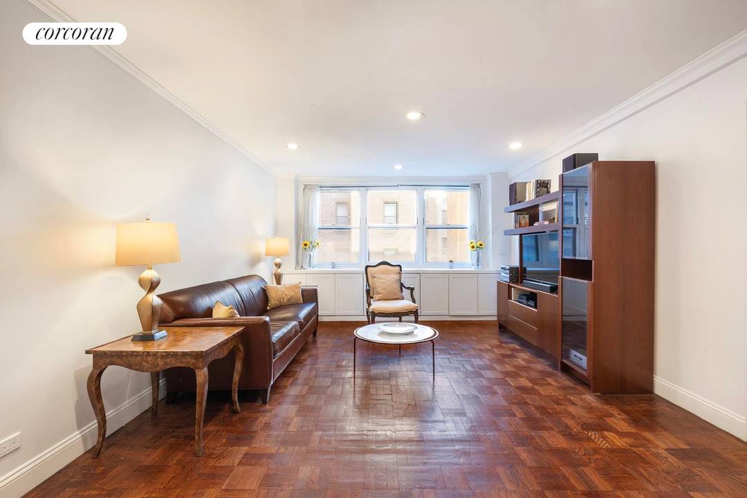 Residence 4D at 315 East 70th Street offers generous proportions, excellent light, and a versatile layout in a prime Lenox Hill location.