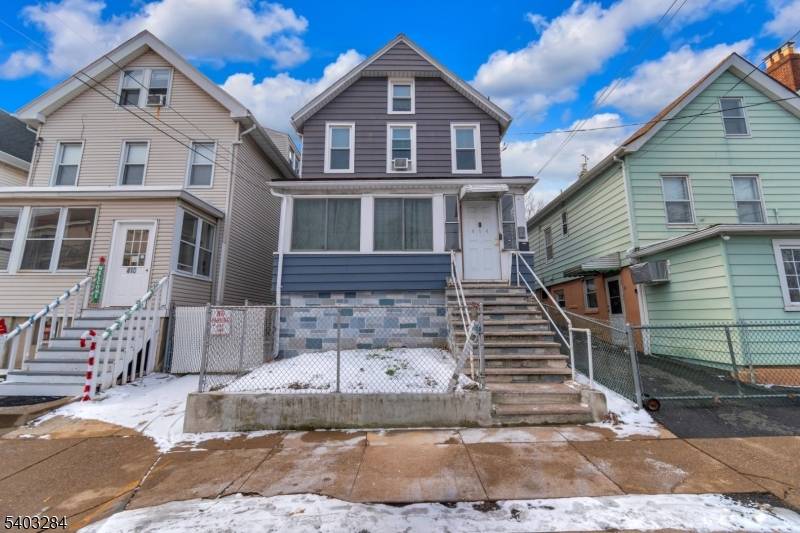 An excellent opportunity to own a well maintained 2 unit residential property, offering a total of 4 bedrooms and 2 bathrooms, with each unit featuring 2 bedrooms.