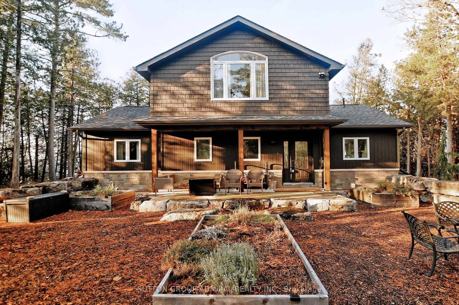 Stunning, Beautiful Lakefront Home On Pigeon Lake.