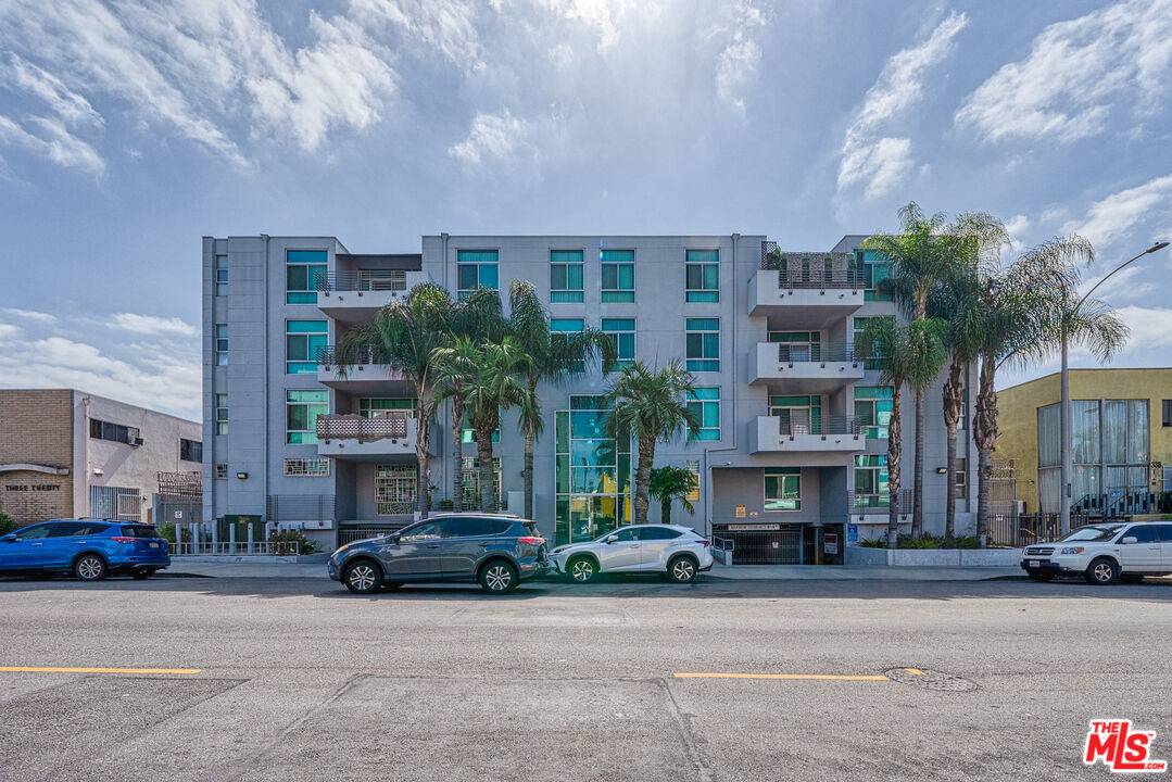 332  S Oxford Ave 4BR La