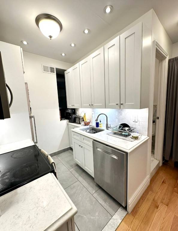 Beautiful and spacious 3 bedroom apartment in the upper east side.