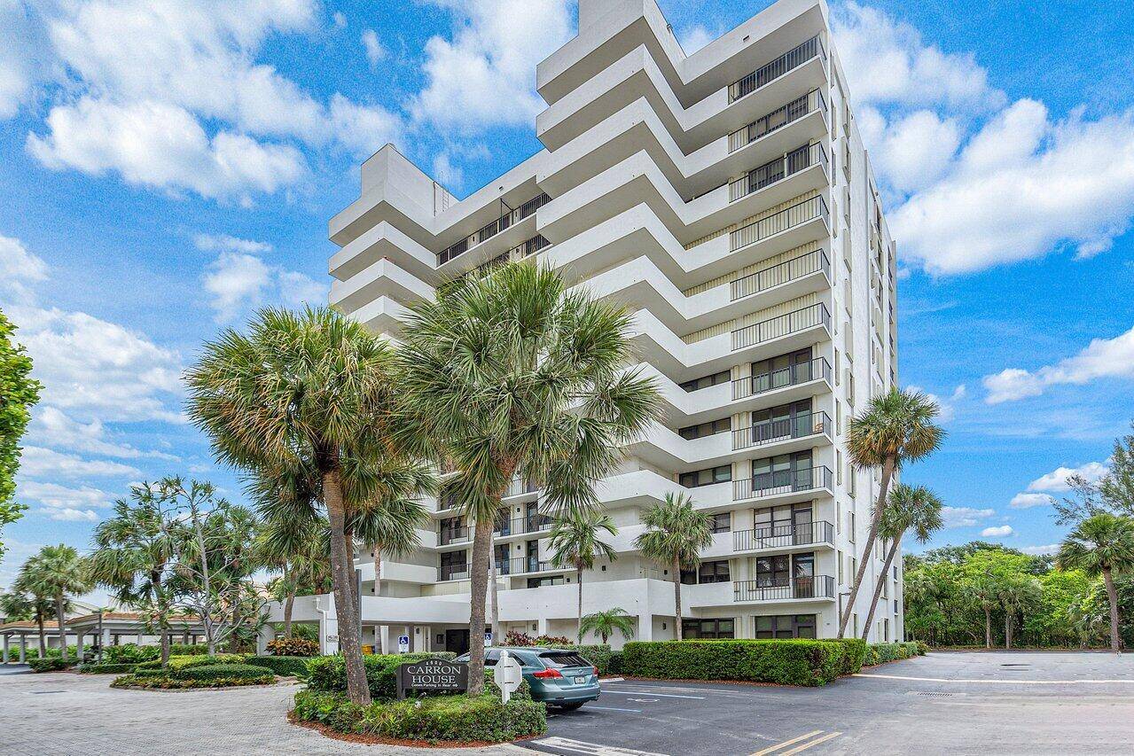 Spend the season in style at Carron House, an exclusive boutique building in the town of Highland Beach.