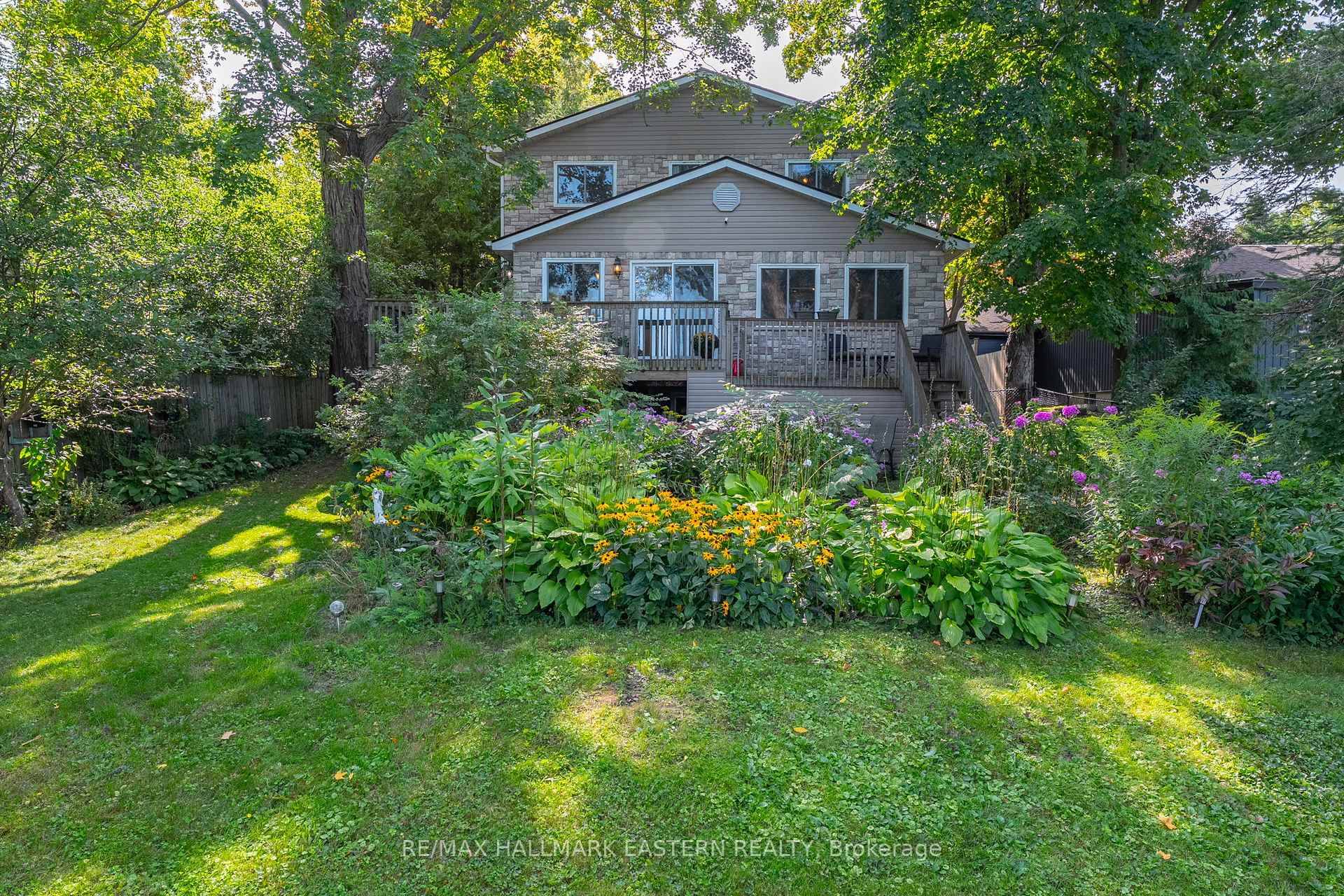 Discover year round waterfront living on beautiful Chemong Lake in the heart of Selwyn.