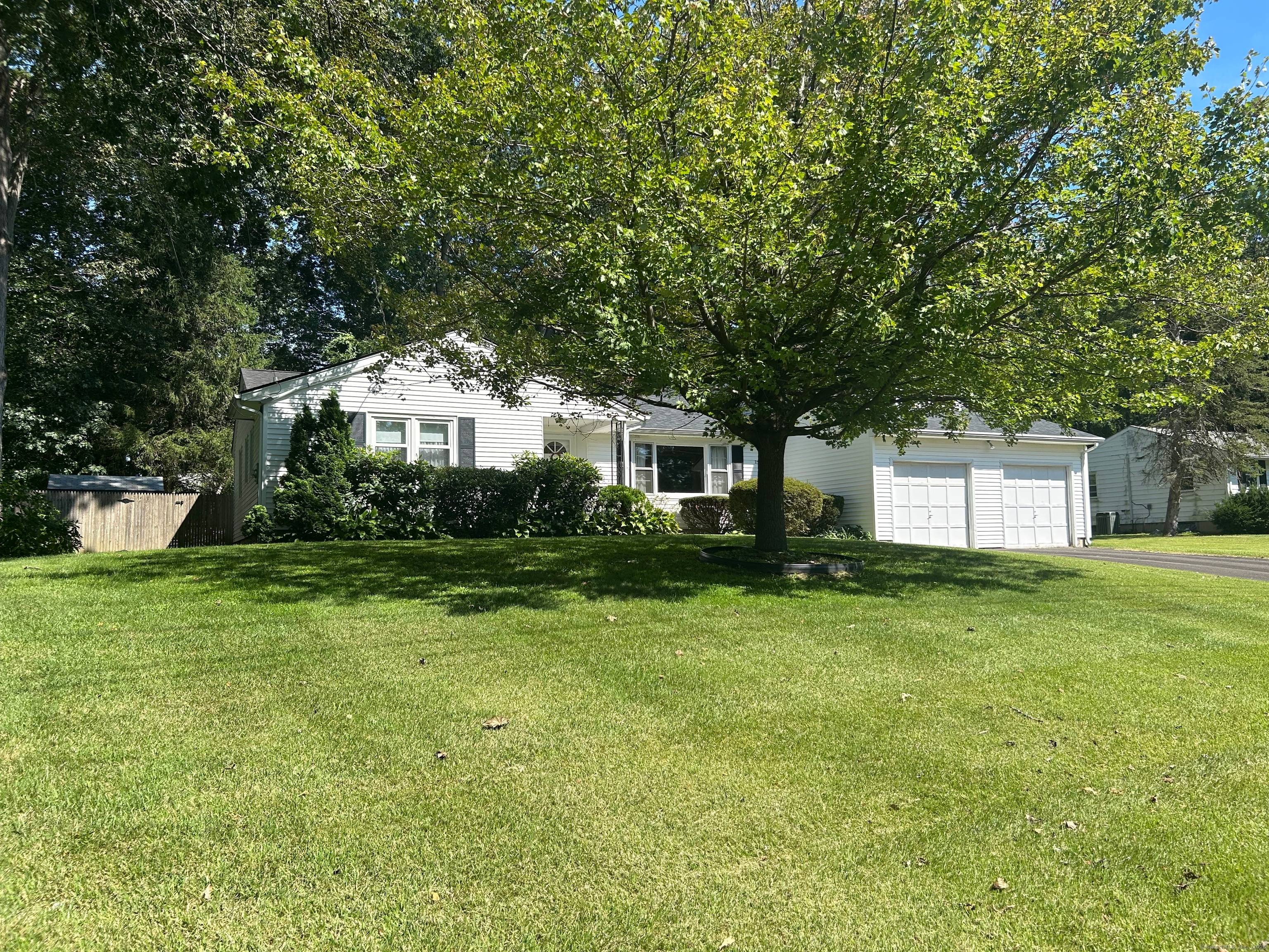 Absolutely incredible 8 rm, 4 BR, 2.