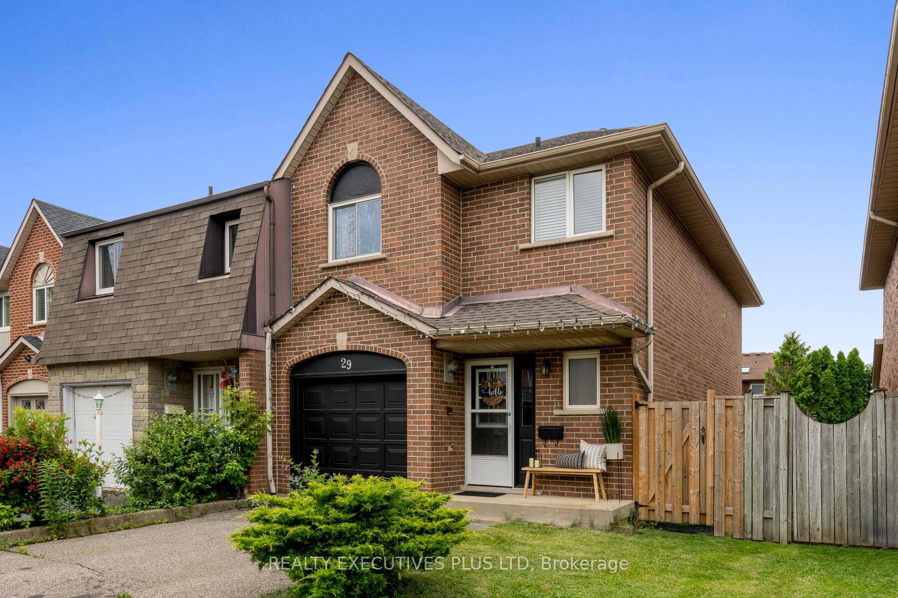Welcome Home ! Fantastic End Unit Townhouse With Plenty Of Parking.