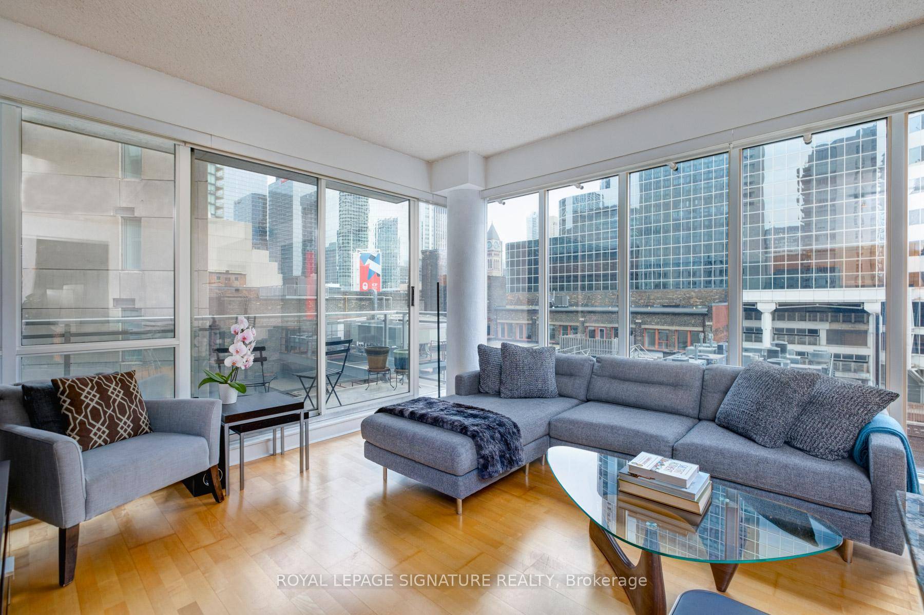 CAN ALSO BE RENTED FURNISHED Welcome to one of the most spacious and light filled corner suites in downtown Toronto.