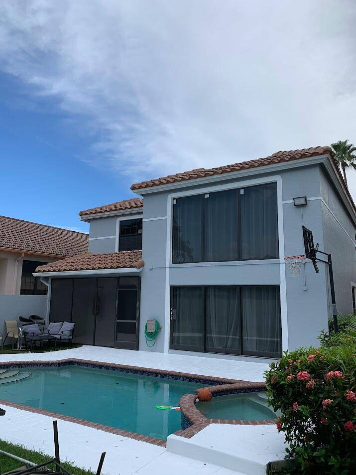 Awesome Floor Plan ! FULLY RENOVATED HOUSE.