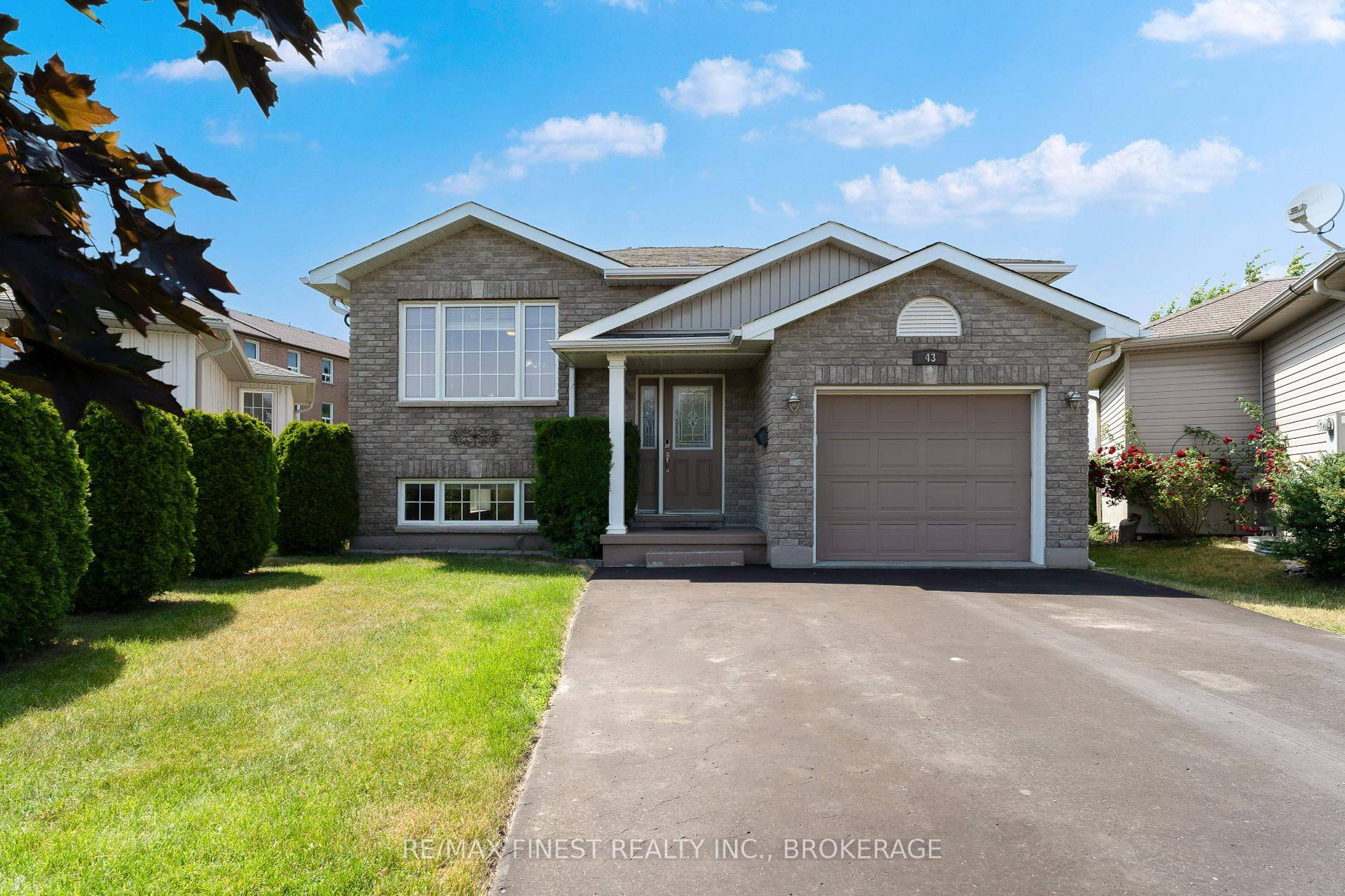 Welcome to this well maintained 2 2 bedroom, 2 bathroom bungalow, perfectly situated in Belleville's popular Hillcrest neighbourhood.