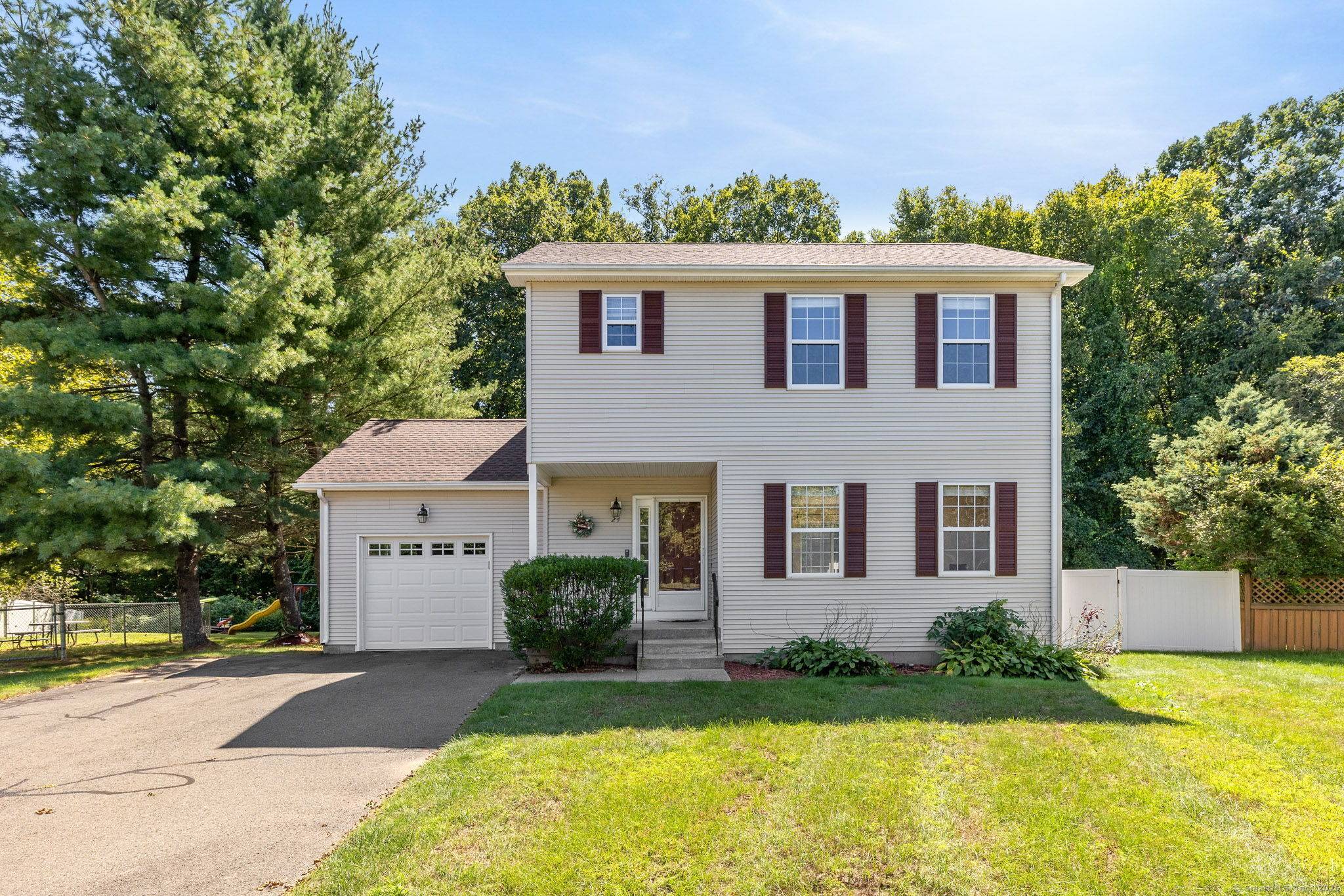Welcome to this inviting 1, 500 sq.