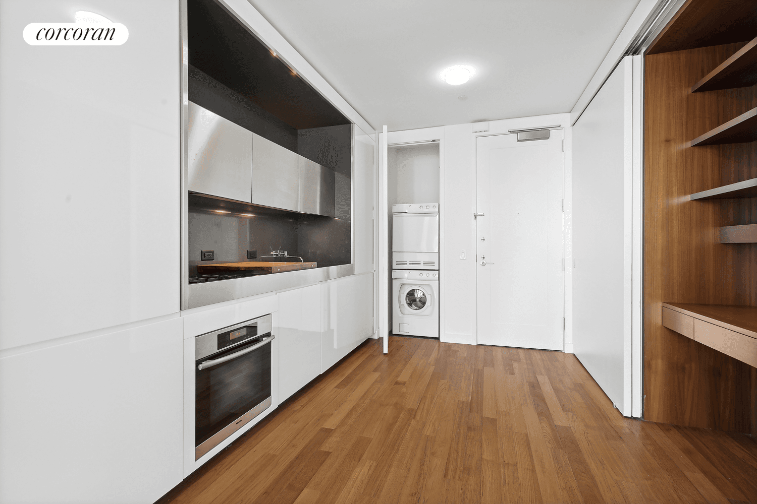 Welcome to 15 William Street, a stunning 1 bedroom, 1 bathroom residence located on the 31st floor in the heart of New York City.