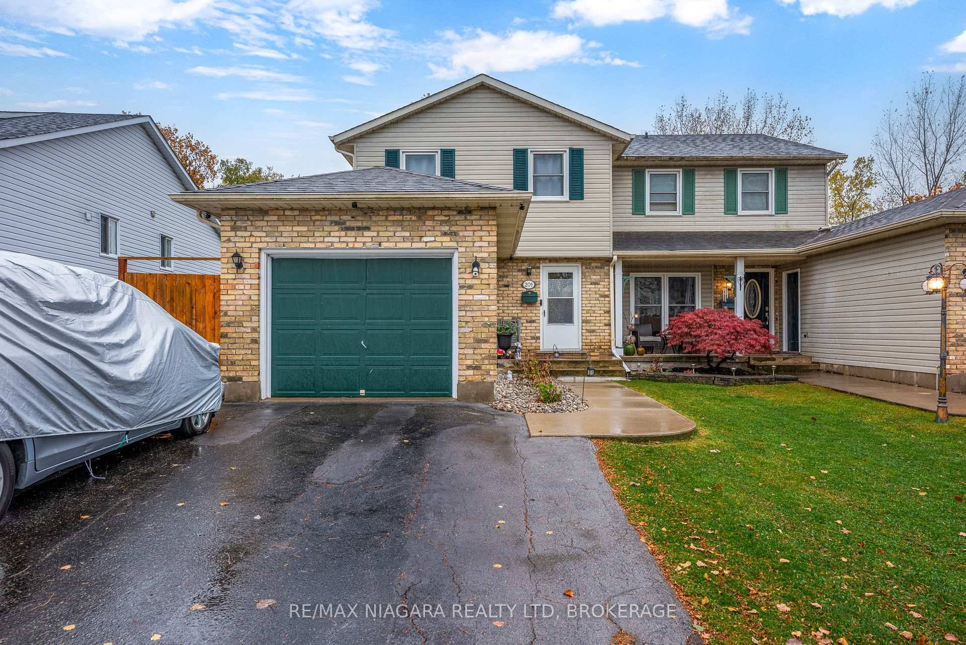 Welcome to this stunning and meticulously maintained 2 storey semi detached home In Welland's Popular South End.