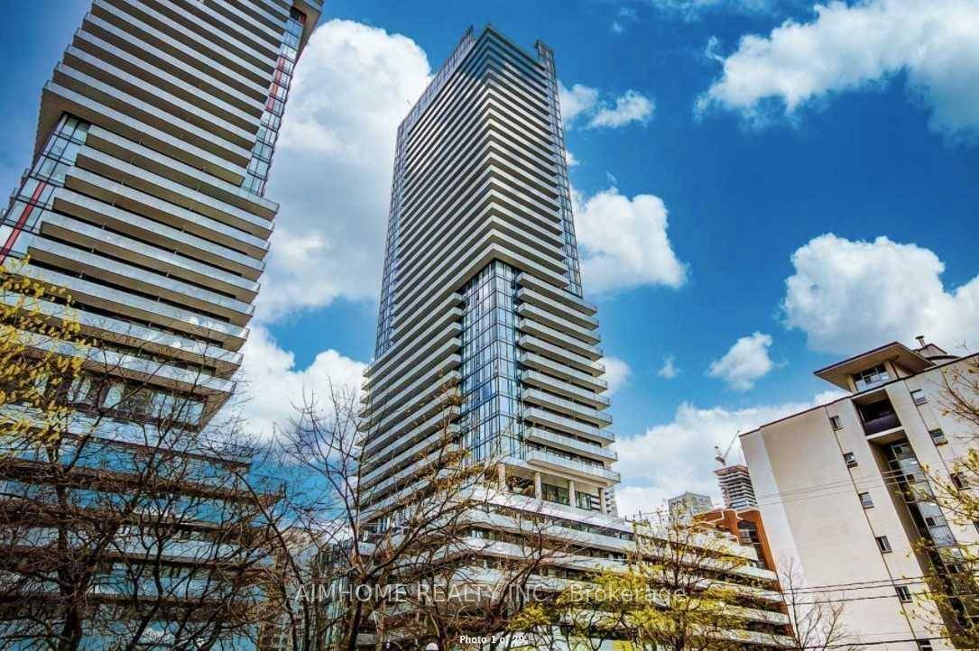 Location ! Location ! In The Heart Of Yonge amp ; Eglinton !