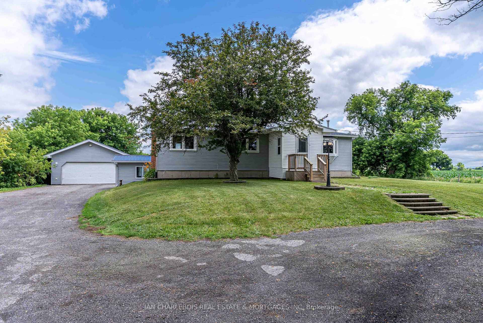 Welcome to this beautiful country property offering comfort, flexibility, and prime location.
