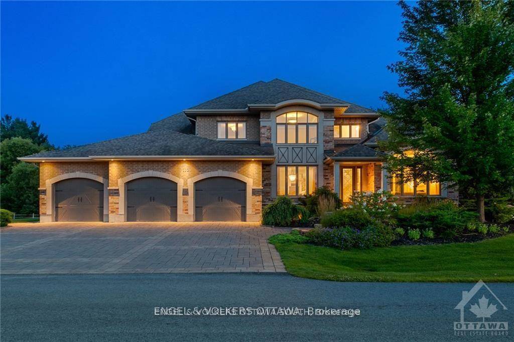 CHEO Dream Home situated on a vast ravine lot in Manotick Estates !