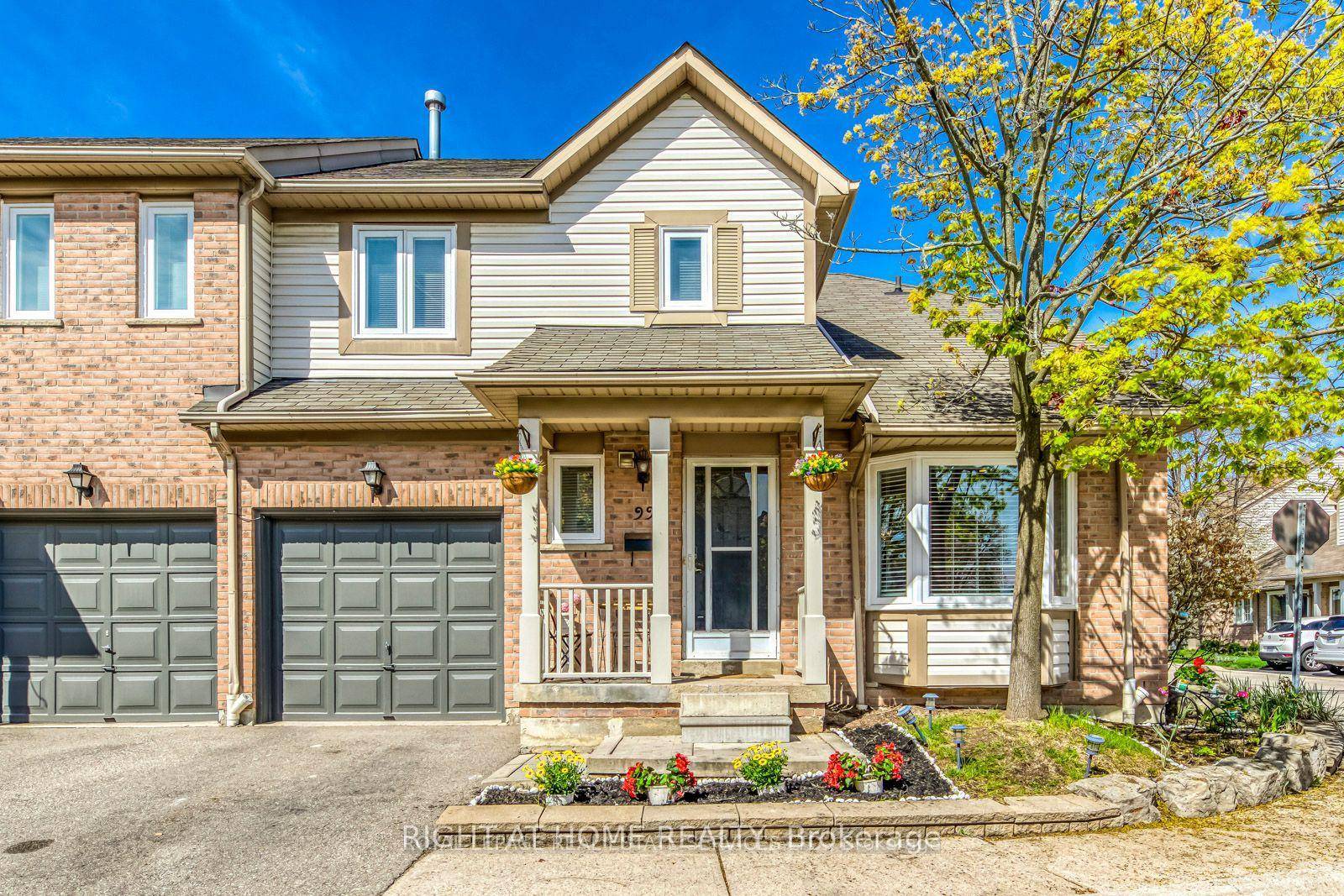 Welcome To 99 5910 Greensboro Dr, The 2nd Largest Corner End Unit In The Well Managed Complex, Nestled Amongst Detached Homes In The Most Desirable Community.
