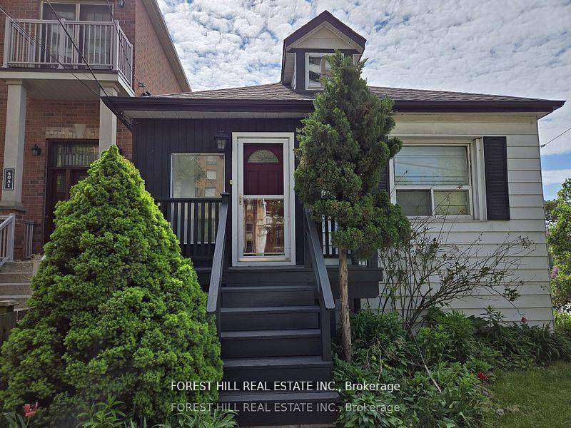 An Absolute Dollhouse in Upper Lambton Baby Point !