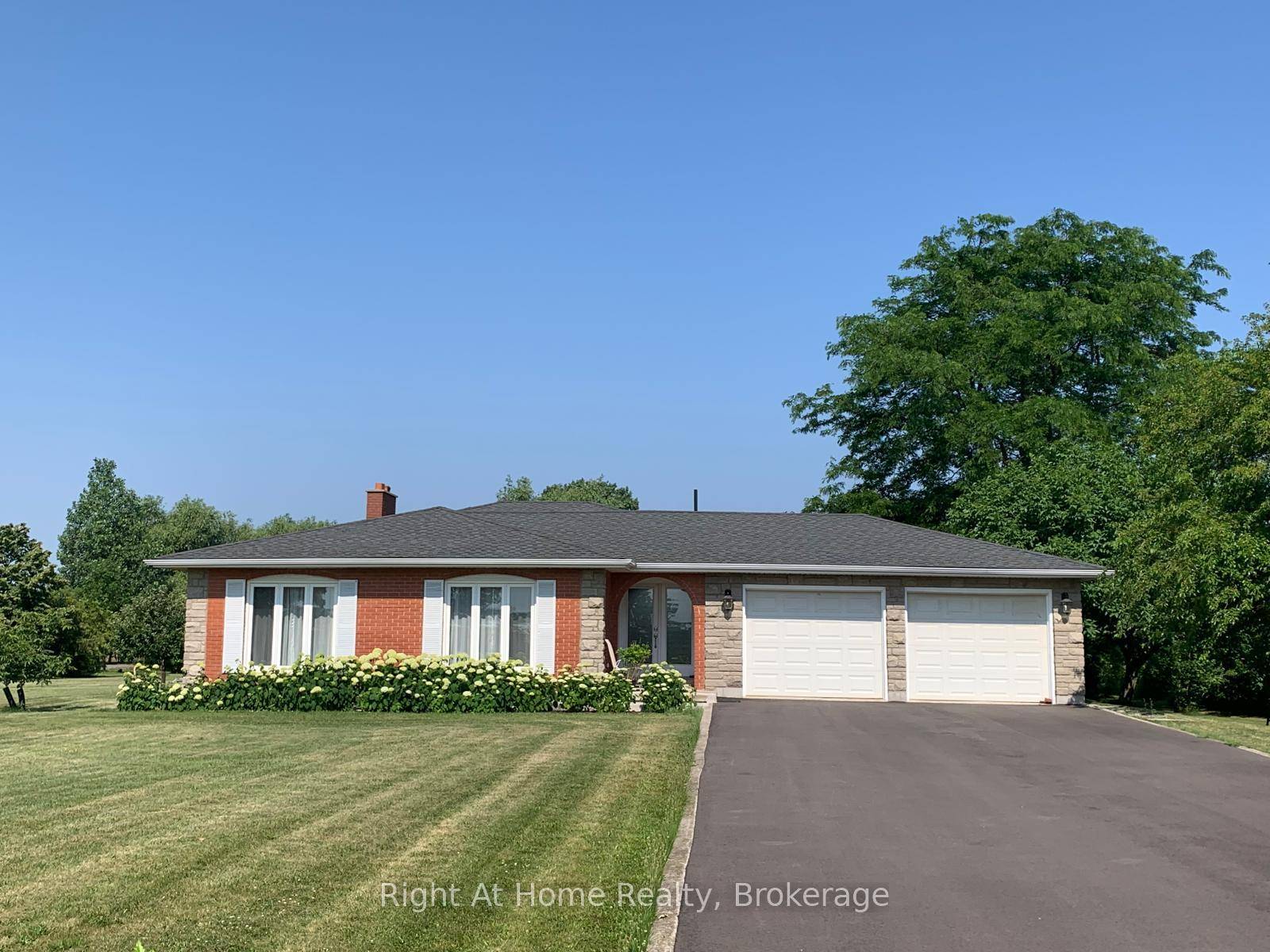 Discover the perfect balance of comfort, convenience, and flexibility in this charming 3 bedroom back split, set in a peaceful agricultural setting while remaining just minutes from shopping, dining, and ...