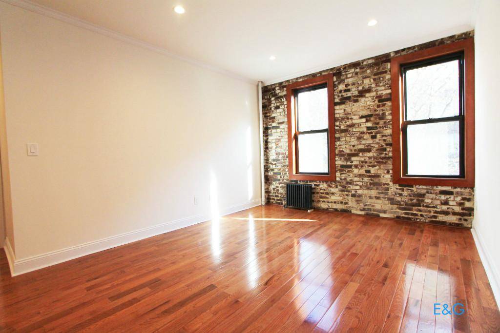 No FeeNew Renovated 4 bedrooms 2 Full Bath apartment.