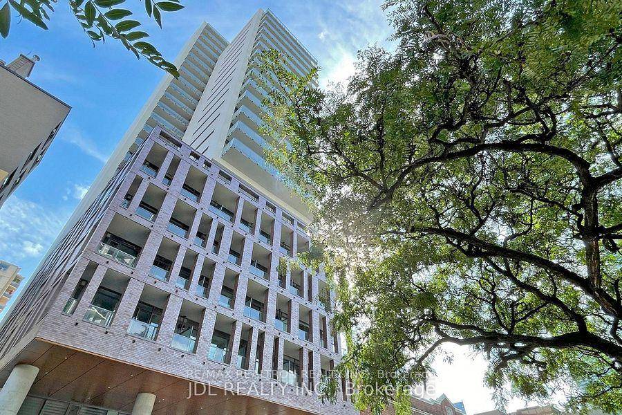 2 Bedrooms Luxury Condo Unit On Higher Floor At Eighty One Wellesley In The Vibrant Church And Wellesley Neighborhood 939 Sq.