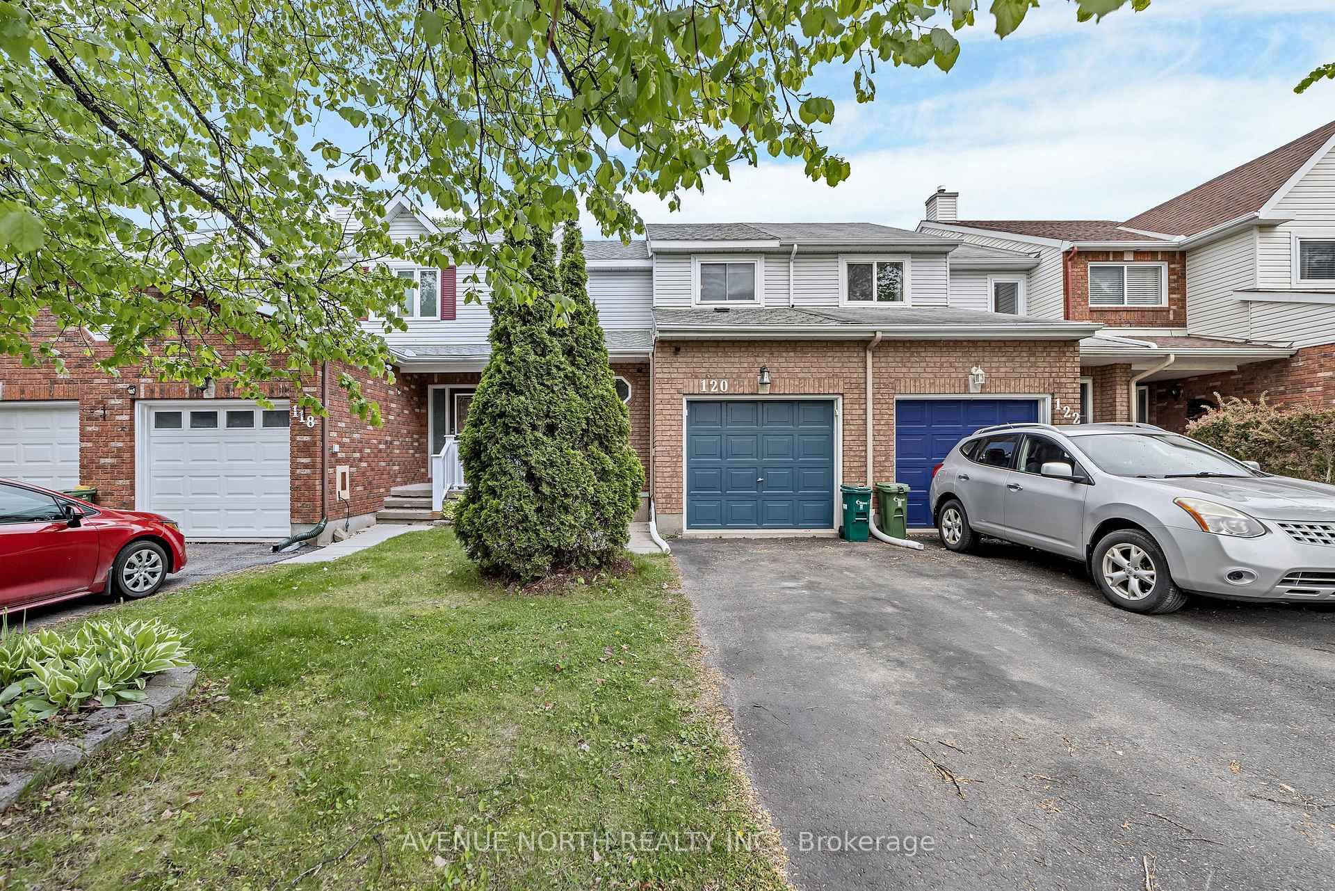Welcome to this cozy 2 bedroom townhouse in the heart of Barrhaven an ideal opportunity for first time home buyers !