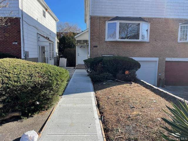 BEAUTIFUL SEMI DETACHED HI RANCH, BUILT IN 1970 AND TOTALLY RENOVATED, BRAND NEW KITCHEN, HARDWOOD FLOORS.